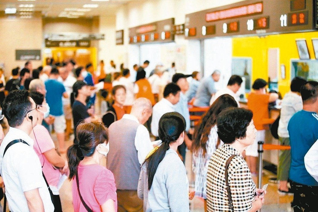 一出國就停保！旅外國人回台「爽用健保2.8億元」　健保署宣布「決定出新招對付」要遏止歪風