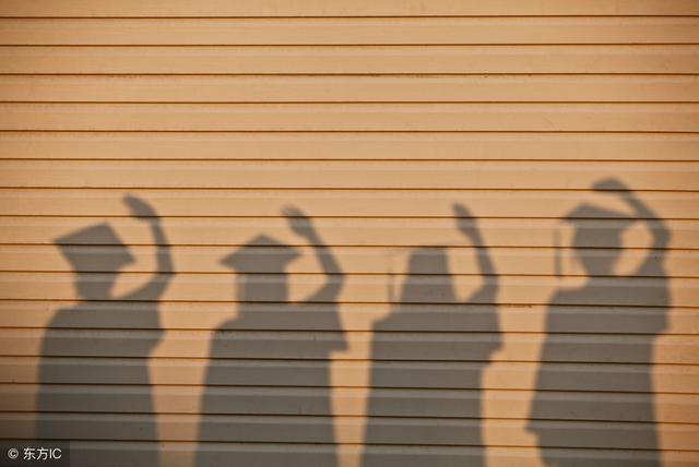 曾經安慰未婚夫「不會嫌他窮」,去了他家後,我真的不想嫁了!我錯了嗎?