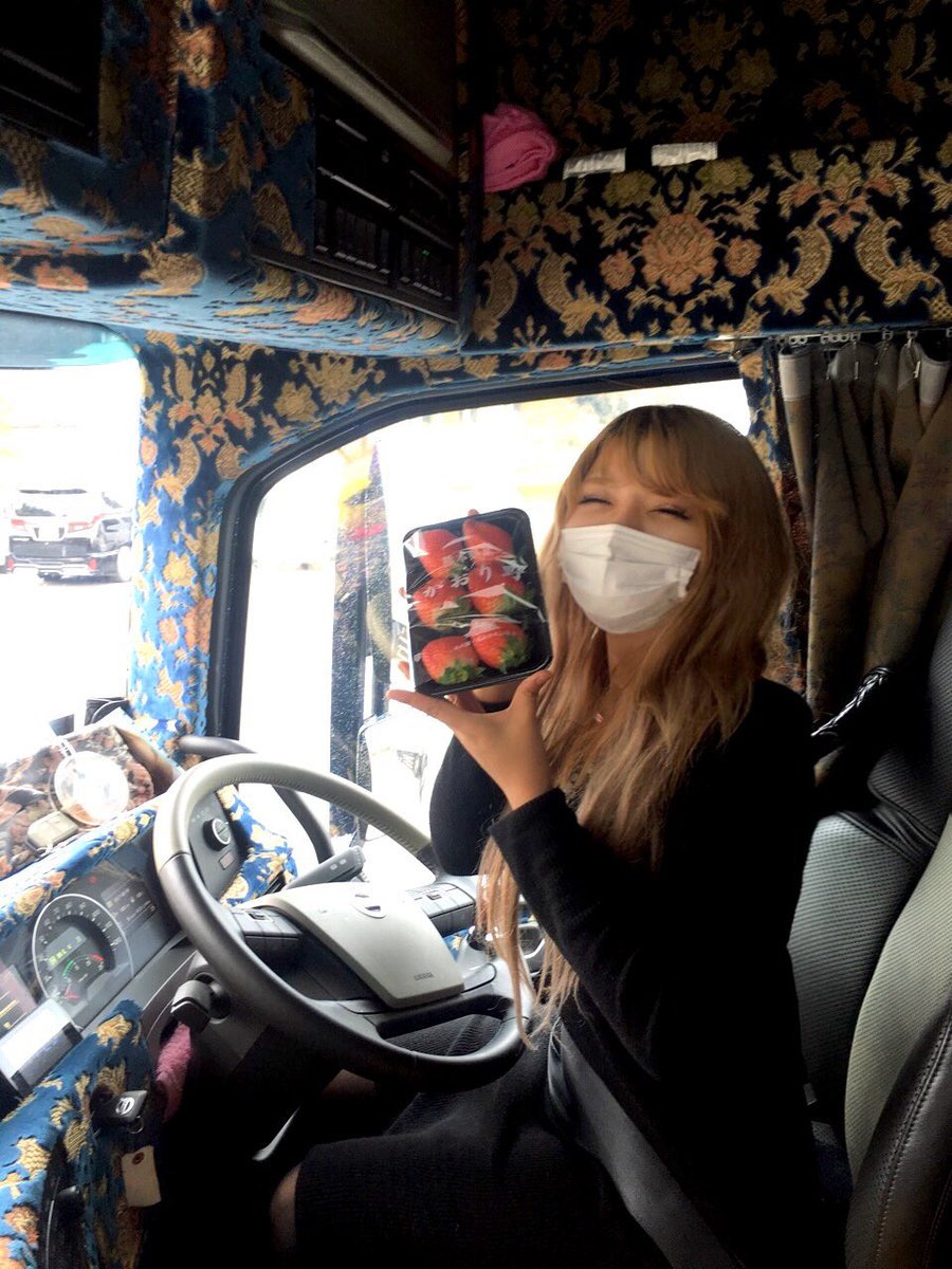 超正「天使級卡車女司機」上路爆紅！開10輪貨卡帥翻　一轉正面「水蛇腰＋天使臉孔」全網戀愛