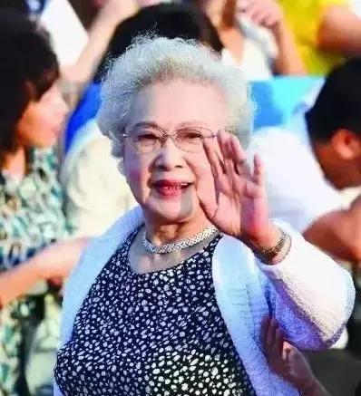 女星「中年失夫老年失子」！成功「戰勝病魔」成最長壽的生命鬥士：93歲活出美麗人生