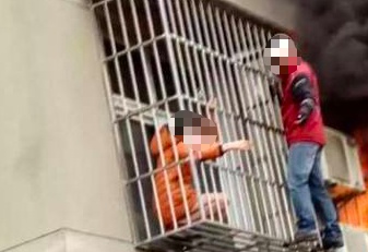 男子為了救了小孩，卻丟了快遞員工作，小孩父親一來，男子傻了 