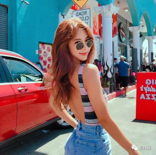 26歲肌肉小野獸,竟被42歲阿姨泡走了,看到她的真面目才發現應該的!