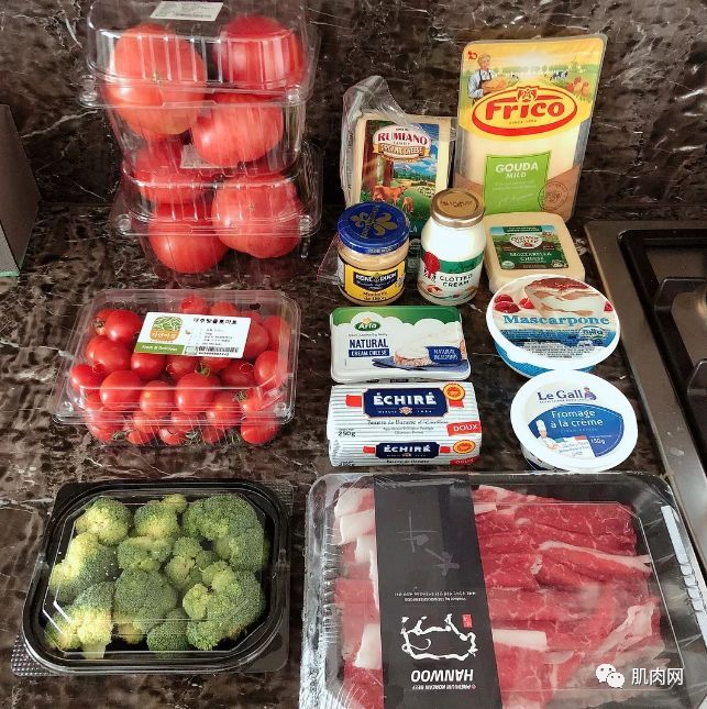 26歲肌肉小野獸,竟被42歲阿姨泡走了,看到她的真面目才發現應該的!