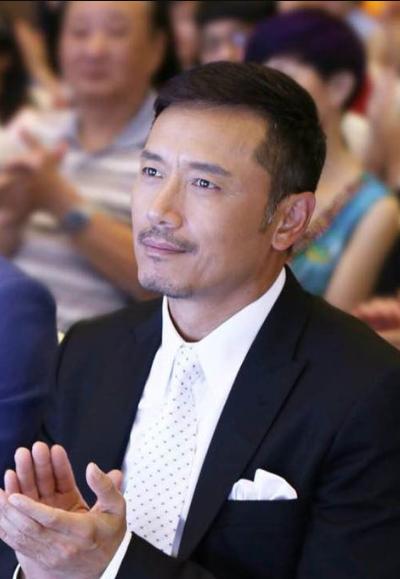 吃了防腐劑？資深男星近照「60歲還是神顏」  巔峰期隱退16年「轉戰經商」王者歸來