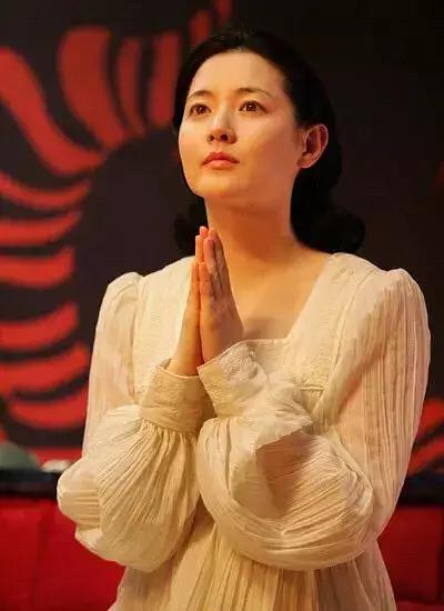 直擊林青霞40年前罕見舊照！「20歲完美神顏」至今無人能及　網友讚嘆：50年一見美人