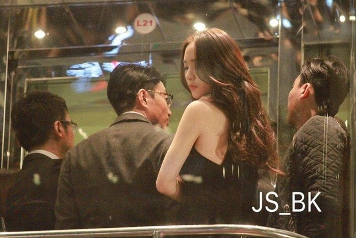 美到不可思議!韓國美女「搭電梯回眸瞬間」5萬人瘋傳 一轉頭「冰山系美貌紅到國外」:真人龐德女郎❤