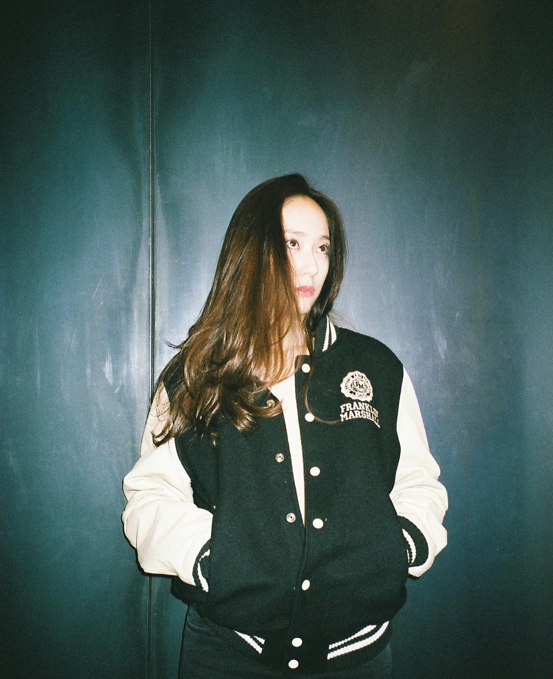 美到不可思議!韓國美女「搭電梯回眸瞬間」5萬人瘋傳 一轉頭「冰山系美貌紅到國外」:真人龐德女郎❤