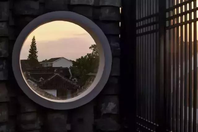 留住舊時光！傾家蕩產只為買「300年破舊古宅」　驚奇「翻修成古樸客棧」爆紅客人住下來不想走