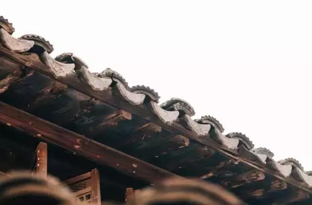 留住舊時光！傾家蕩產只為買「300年破舊古宅」　驚奇「翻修成古樸客棧」爆紅客人住下來不想走