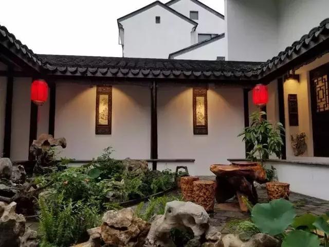 留住舊時光！傾家蕩產只為買「300年破舊古宅」　驚奇「翻修成古樸客棧」爆紅客人住下來不想走