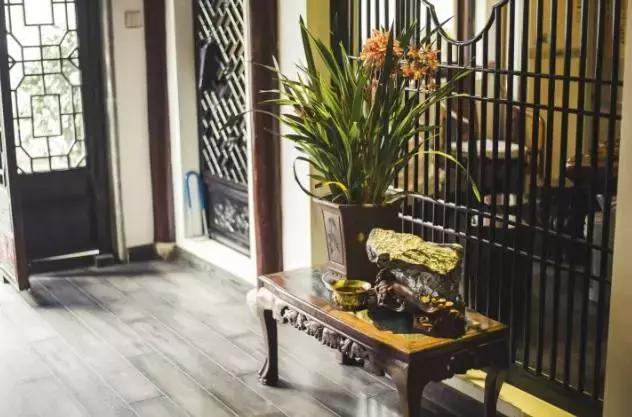 留住舊時光！傾家蕩產只為買「300年破舊古宅」　驚奇「翻修成古樸客棧」爆紅客人住下來不想走