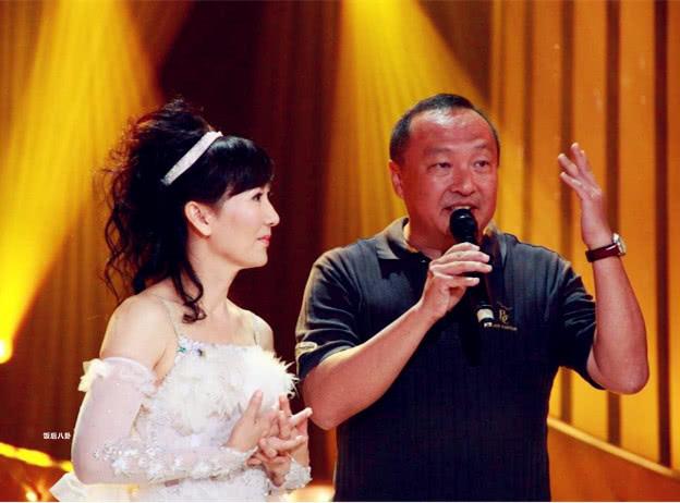 60歲女星收養「有缺陷女兒」  耐心陪度過多次手術　如今她上名校謝媽媽：長大必報養育恩