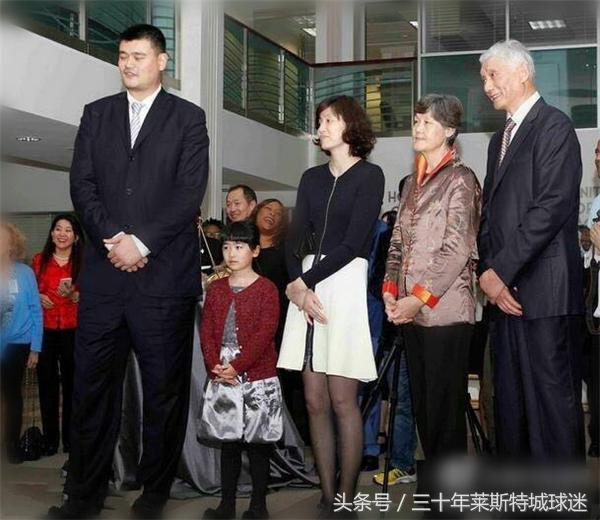 媽媽身高1米90，爸爸身高2米26，姚明8歲女兒身高已經「失控」！