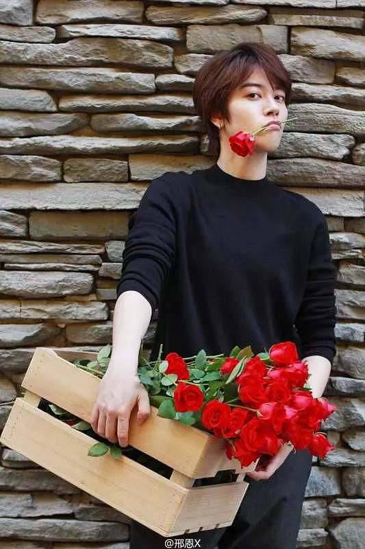 超夯男二「俊美臉蛋完勝男主角」被爆是女人!出道前模樣「被封中國最帥女生」女網友全暴動❤