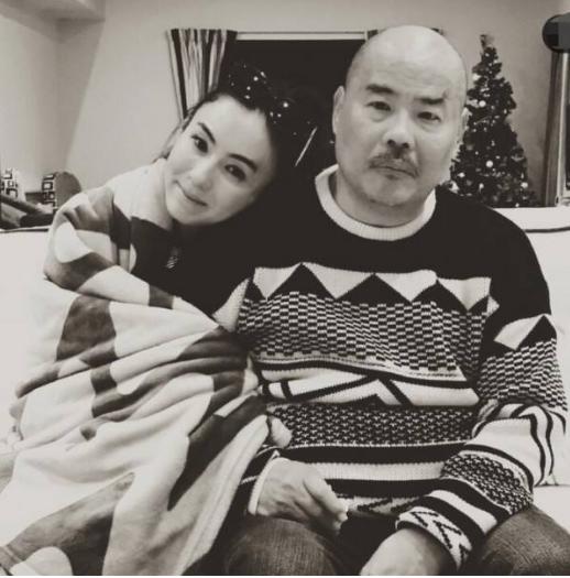 她19歲生下張柏芝！ 曾有「4段婚史」遭批「影響女兒婚姻觀」55歲才出道拍戲