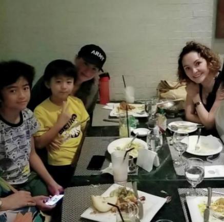 她19歲生下張柏芝！ 曾有「4段婚史」遭批「影響女兒婚姻觀」55歲才出道拍戲