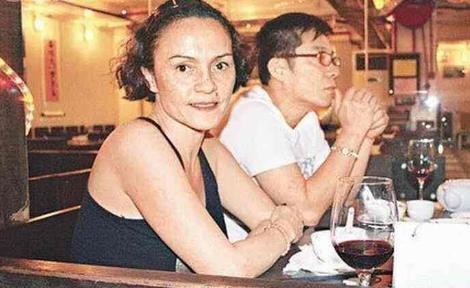 她19歲生下張柏芝！ 曾有「4段婚史」遭批「影響女兒婚姻觀」55歲才出道拍戲