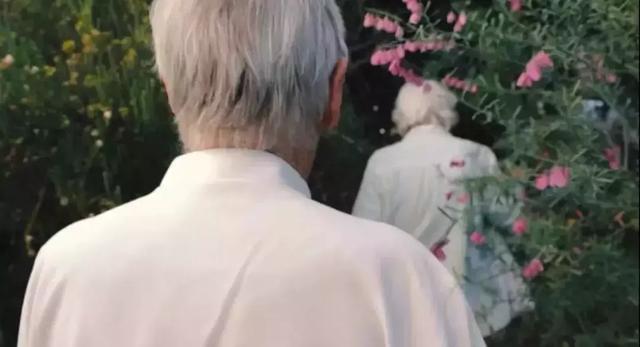 結婚70年從不吵架！40歲傾家蕩產「徒手打造絕美海景房」  90歲仍手牽手去上班