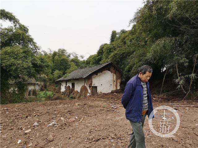 男子在外地工作一通電話「老家突然被拆」！現場施工人員：抱歉拆錯了賠你一萬