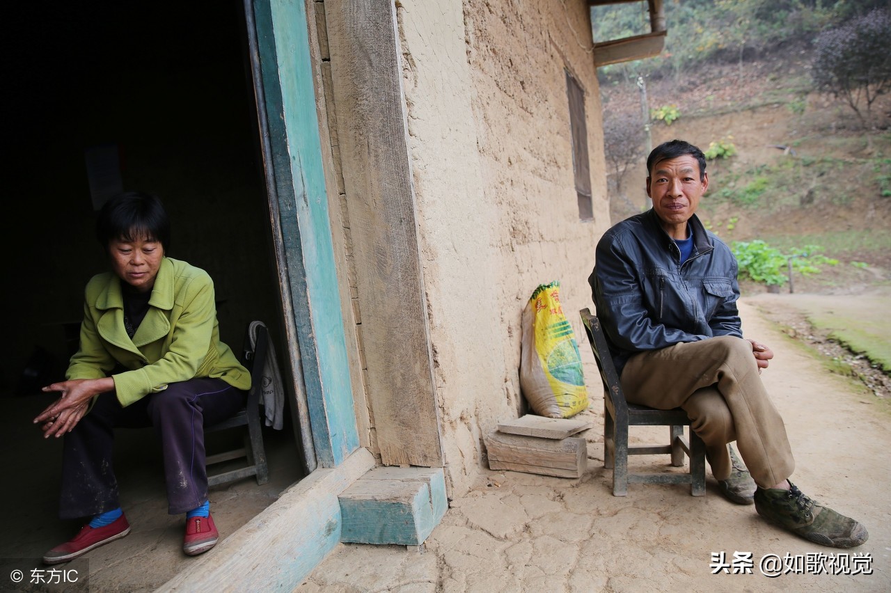 夫妻倆隱居深山無鄰居，靠山吃山飲山泉吃野菜，年入45萬不寂寞！