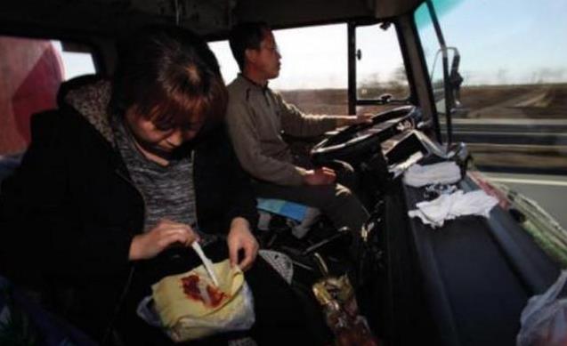 為什麼貨車司機一般都會帶著老婆一起跑貨？一位老司機偷偷告訴你「實情」