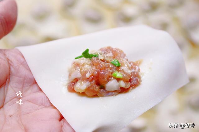 婆婆做的餛飩太好吃了！只要調餡多加一點熟油，肉香四溢