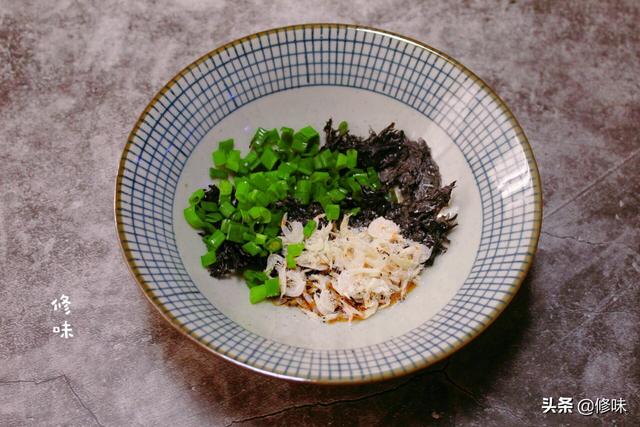 婆婆做的餛飩太好吃了！只要調餡多加一點熟油，肉香四溢
