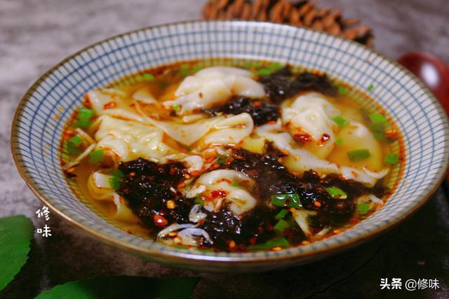 婆婆做的餛飩太好吃了！只要調餡多加一點熟油，肉香四溢