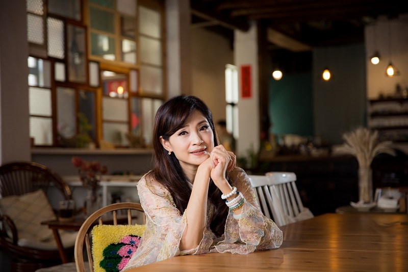 方季惟隱退20年「陪年邁父母走過生命盡頭」！ 25歲手術瞞父母「看報紙才知女兒生病」今已學會放下