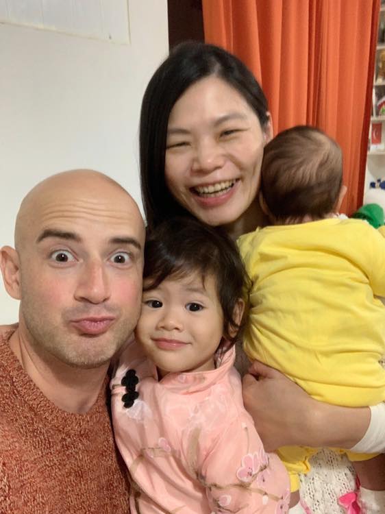 吳鳳「想分享二次當爸喜悅」妹妹毅然從土耳其來台　「姑姑抱小姪女」讓他感動：這就是家人團圓