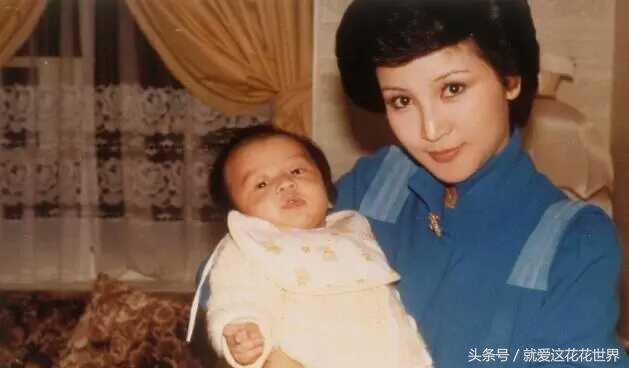 謝霆鋒女神母親「28歲嫁浪子」  2度結婚才獲幸福！ 67歲帶老公「與前夫喝茶」：終於作回自己