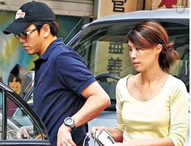有過三段婚姻！和港姐離婚「再娶貼身助理」　「三婚娶小20歲女演員」今54歲回歸家庭