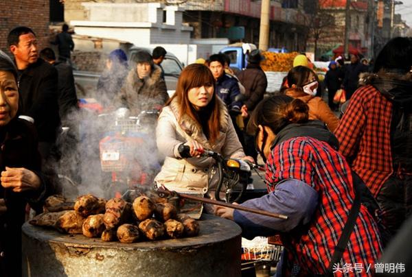 遭嫌吃閒飯!聽聞婆婆在外「漂泊九年賺120萬」兒媳笑開花 想接回家沒想到老人竟走了...