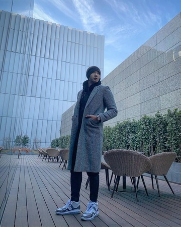 被正妹圍繞！黑人合照「6空姐」網驚左一有亮點　家中「180坪豪宅」砸錢大改造根本小孩天堂