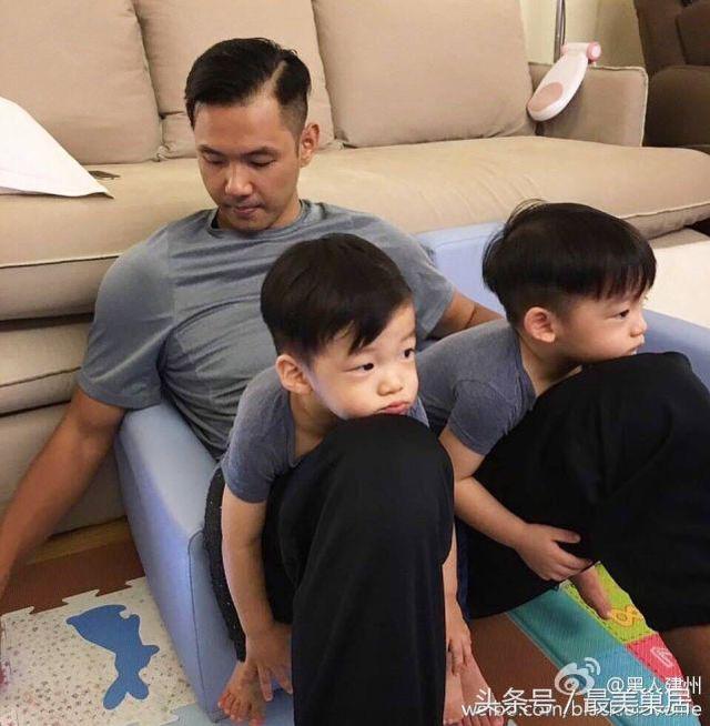 被正妹圍繞！黑人合照「6空姐」網驚左一有亮點　家中「180坪豪宅」砸錢大改造根本小孩天堂