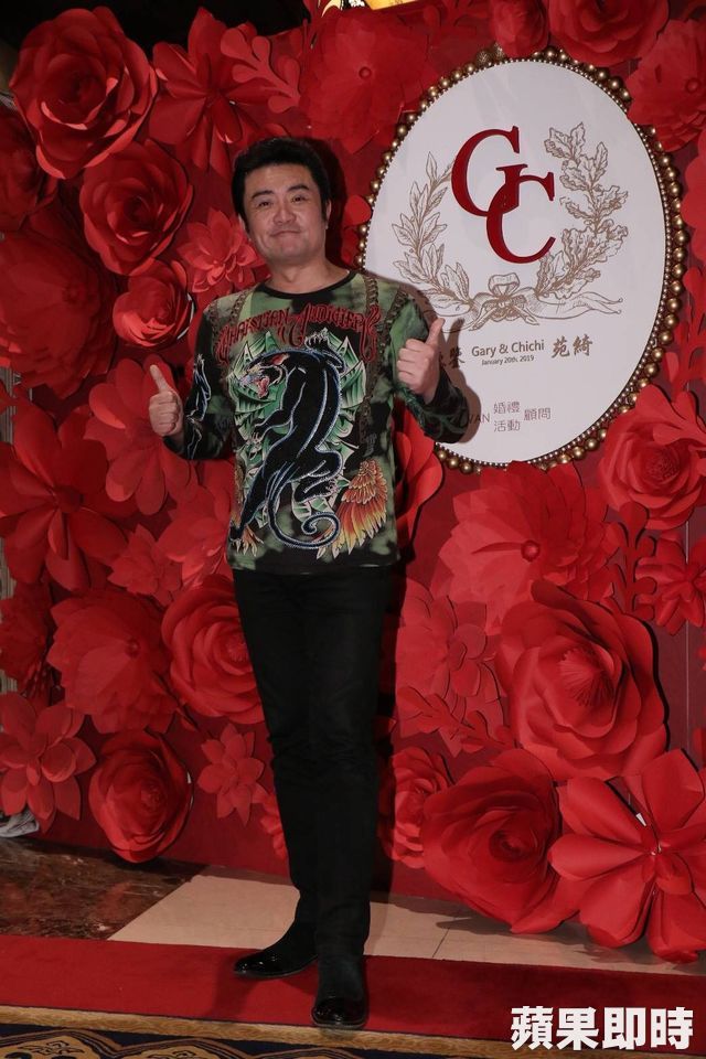 余苑綺婚禮「黃西田只包3600」不怕被退　　余天「換帖兄弟包1萬2」尷尬獻上祝福