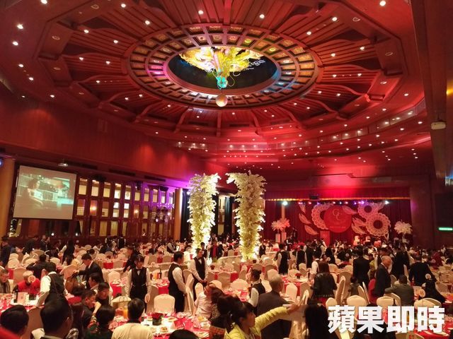 余苑綺婚禮「黃西田只包3600」不怕被退　　余天「換帖兄弟包1萬2」尷尬獻上祝福