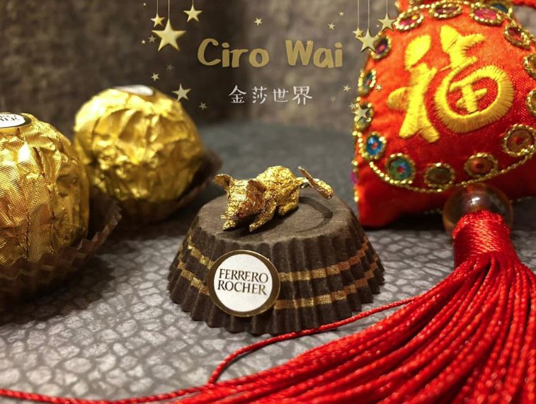 女兒愛吃金莎！他隨手將包裝紙「摺成12生肖」　駿馬奔騰帥爆「一看到金豬本尊」紅到國外：太Q了