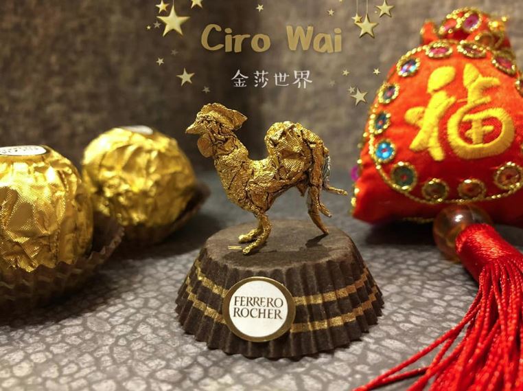 女兒愛吃金莎！他隨手將包裝紙「摺成12生肖」　駿馬奔騰帥爆「一看到金豬本尊」紅到國外：太Q了