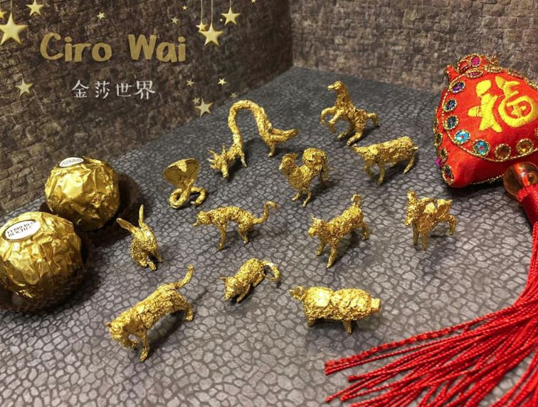 女兒愛吃金莎！他隨手將包裝紙「摺成12生肖」　駿馬奔騰帥爆「一看到金豬本尊」紅到國外：太Q了