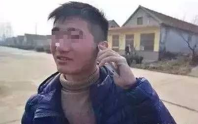 父親欠了一屁股債，兒子為了還債準備賣掉婚房，債主一來卻給兒子跪下了