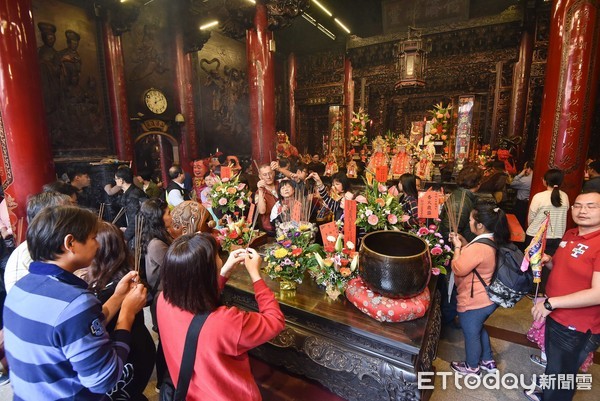 台中男拜月老「求娶蔡依林」被笑作夢　回家後竟顯靈「幫他實現願望」網直呼：太扯了！