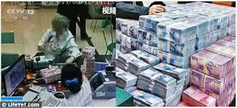 被刁難！阿嬤銀行領錢500「被櫃台小姐冷眼」：小錢請去ATM　下一秒「不然我全領出來」主管都慌了