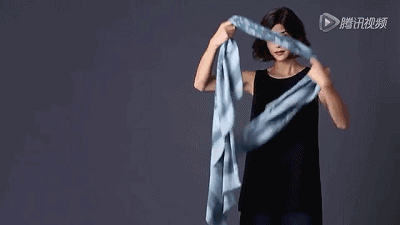 「天氣一冷」風一吹瑟瑟發抖！學會8種「圍巾的系法」穿什麼衣服都好看 　保暖又漂亮