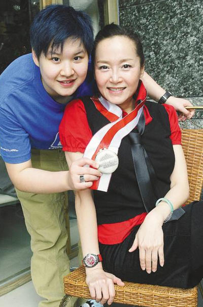 恬妞淚嘆一生最遺憾「無法讓前夫萬梓良快樂」　和事業有成女兒相依為命「此生唯一驕傲」