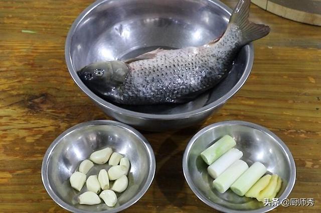 紅燒魚不要直接下鍋，大廚教我正確做法，味道濃郁入味
