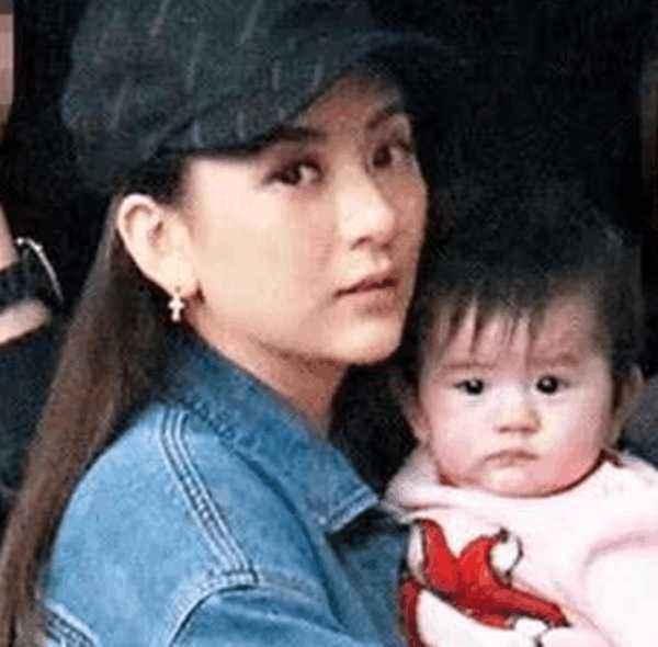 「四大天王」女兒，個個美到犯規！他的女兒卻一言難盡，自嘲平凡是她的運氣！