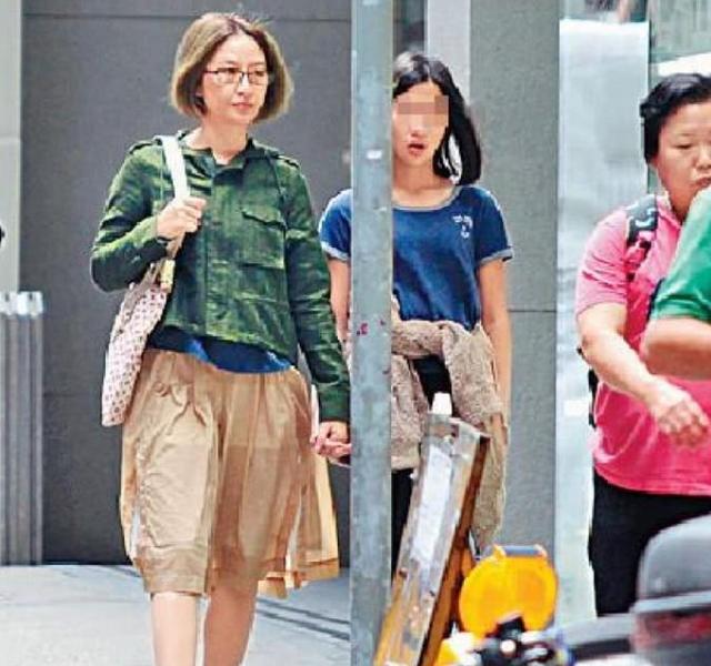 張家輝夫妻「孟母三遷」為女兒買5億豪宅  私下母女逛街「打扮超樸素」：只捨得為孩子花錢