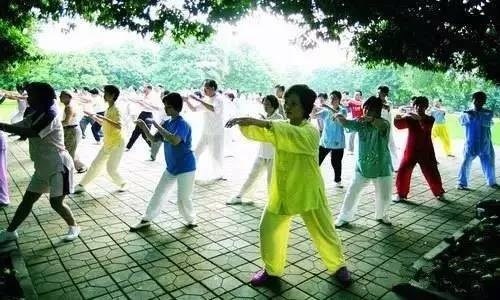 壽命關鍵期！55歲-70歲「最怕3種病」　百歲健康指南：年過60必看