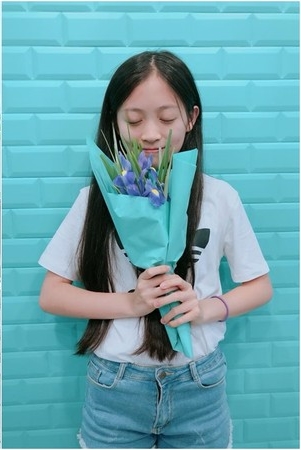 有明星架式！王彩樺「正妹小女兒」曝光　如今亭亭玉立「水靈大眼+長腿」為人母讚嘆：我怎麼這麼厲害